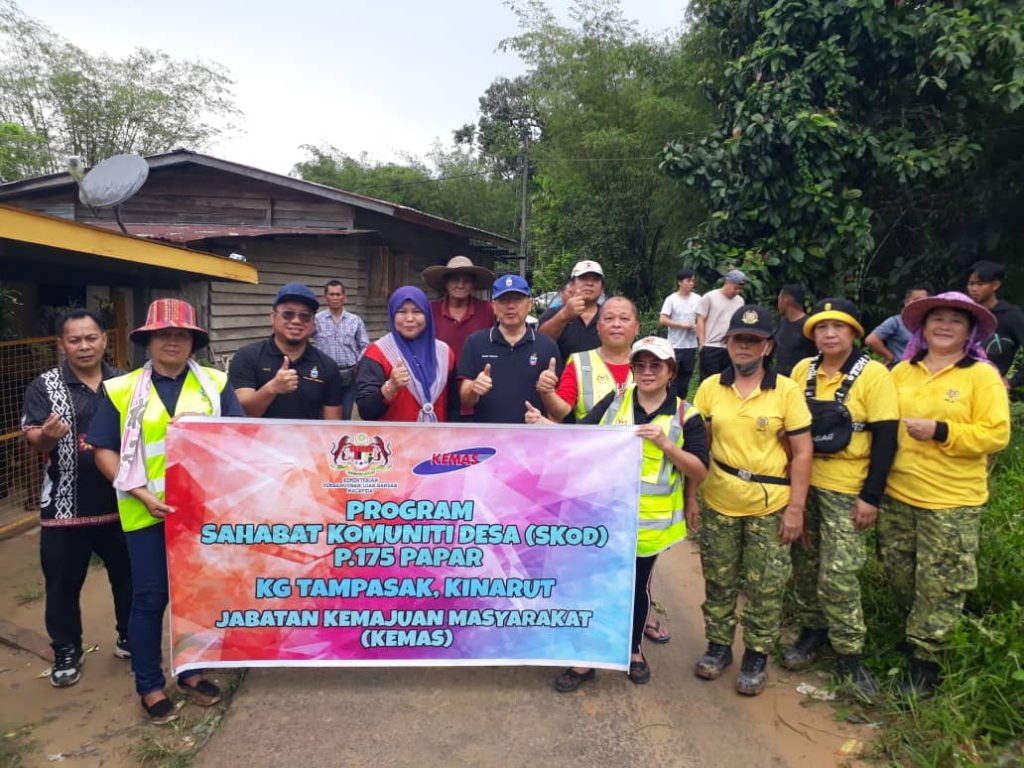 30 Penduduk Sertai Gotong Royong Baiki Jalan Maandang Tampasak