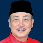 Gambar Hajiji (tengah), Salleh (kiri) dan Dr Lee.