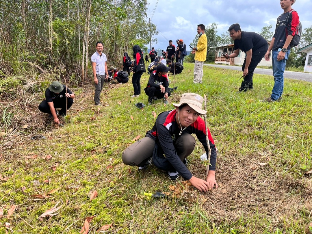 51 Pelajar FPT UMS Merealisasikan Kempen Penanaman 100 Juta Pokok Di ...