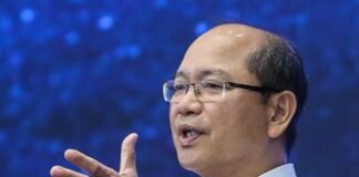 “A leader playing to the gallery” should refer to a leader giving a speech containing half-truths while showing off oratory skills, Madius tells Loke