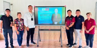 VICTOR SERAH iBOARD DIGITAL DAN 35 BUAH CHROMEBOOK UNTUK PEMBELAJARAN DI SK KUALA NAMADAN