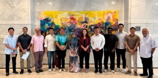 Alex Thien met with economic counsellor Leigh McCumber in Sandakan