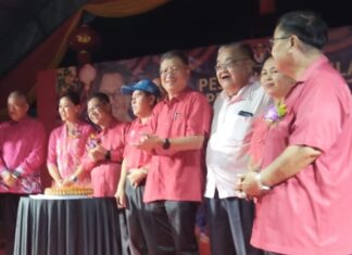 Kesediaan Loke letak jawatan Menteri Pengangkutan atas prinsip wajar dihormati – Mustapha