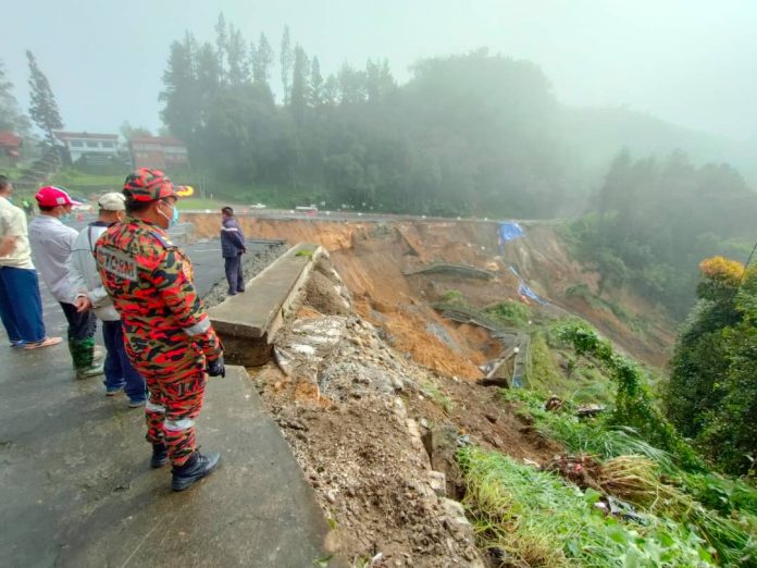 Tanah runtuh di tempat letak kereta Taman Negara Kinabalu