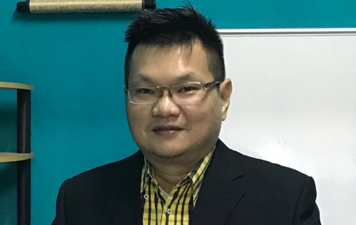 Professor Madya Dr Lee Kuok Tiung, Ketua Program Komunikasi, Fakulti Sains Social & Kemanusiaan, Universiti Malaysia Sabah.