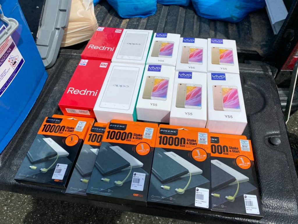 Alat peranti telefon pintar.