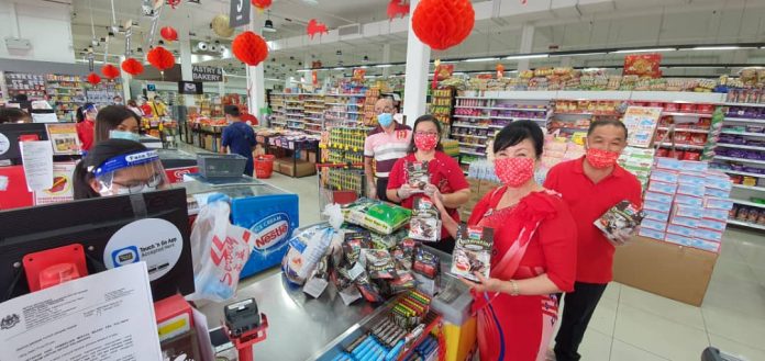 Susan Wong (second right) shops for groceries at Servay Hypermarket in Benoni Commercial Centre.