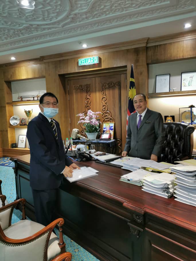 Mositun bergambar  bersama Ketua Menteri Sabah Datuk Hajiji Noor sebagai Simbolik Menerima Watikah Perlantikan sebagai PPM Dun Limbahau. Mositun bergambar bersama Ketua Menteri Sabah Datuk Hajiji Noor sebagai Simbolik Menerima Watikah Perlantikan sebagai PPM Dun Limbahau.