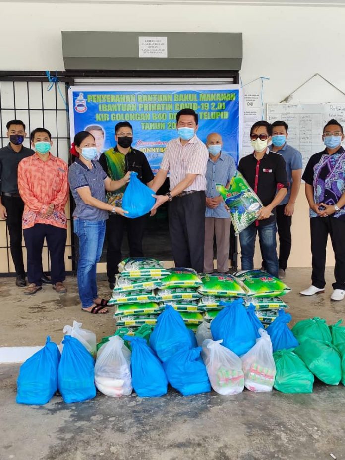 Penyerahan bantuan bakul makanan yang diadakan di Dewan Serbaguna Majlis Daerah Telupid dihadiri oleh agensi kerajaan