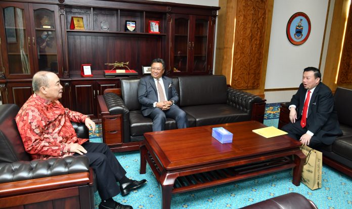 Chief Minister Datuk Seri Hajiji Noor in a light moment with Datuk Abdul Rahman Dahlan (centre) and Professor Datuk Dr Taufiq Yap Yun Hin (right). Chief Minister Datuk Seri Hajiji Noor in a light moment with Datuk Abdul Rahman Dahlan (centre) and Professor Datuk Dr Taufiq Yap Yun Hin (right).
