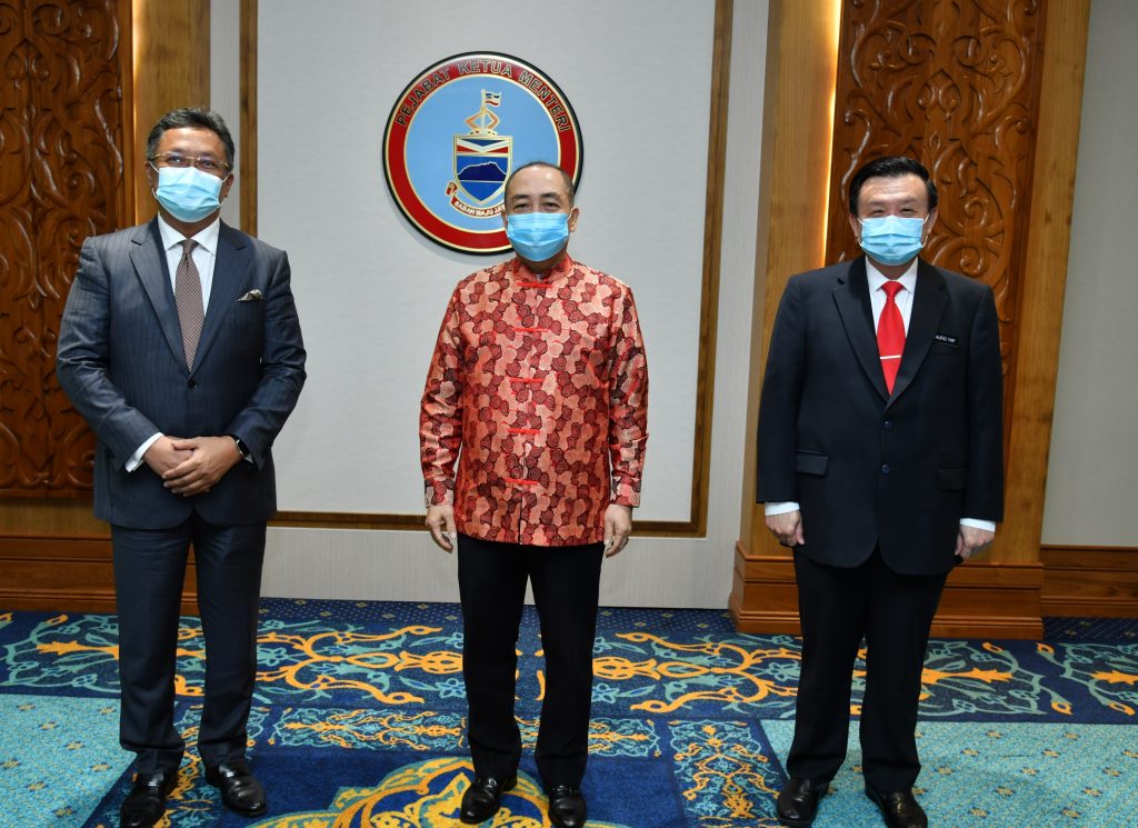 One for the album...Chief Minister Datuk Seri Hajiji Noor posing with Datuk Abdul Rahman Dahlan (left) and Professor Datuk Dr Taufiq Yap Yun Hin (right) during the courtesy call at his office in PPNS on Monday.