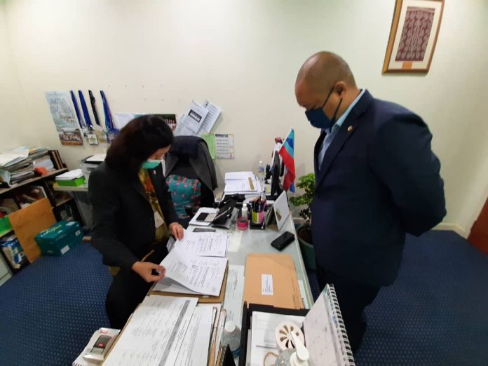 Loretto delivers the pre-signed resignation of Hassan to the State Speakers office. Loretto delivers the pre-signed resignation of Hassan to the State Speakers office.