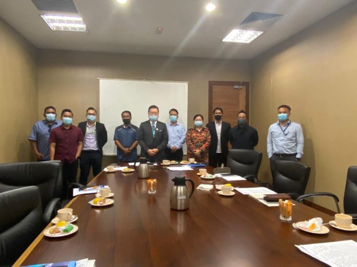 Dr Roland and members from the relevant State Government and Fire and Rescue Department who attended the meeting on Monday to address the water crisis at University Apartment.