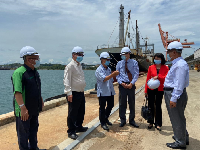 Dr Joachim (third, right) with Yong Teck Lee (second, right) with the Port Operation Manager, Chee Sai Kee (third, left) at POIC Container Terminal, Lahad Datu.