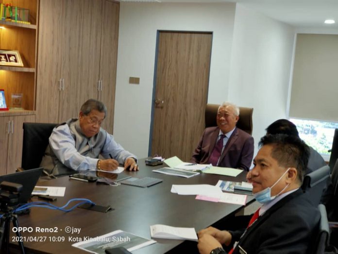 TEKUN..Bung ketika menyertai Mesyuarat Dalam talian tersebut turut kelihatan Tan Sri Pendikar Amin Haji Mulia dan Setiausaha Tetap Kementerian Kerja Raya Mohd Jasmin Juplin.