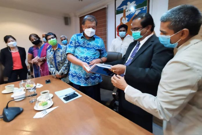 Tourism, Culture, and Environment Assistant Minister cum Sabah Tourism Board (STB) chairman Datuk Joniston Bangkuai receiving a courtesy call from the Sabah Chapter Malaysia Hindu Sangam delegates led by its chairman Datuk Dr. K. Mathavan at STB office in Kota Kinabalu, on Thursday.
