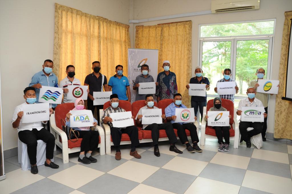 Bernas bersama dengan wakil setiap agensi bagi program SMART SBB di Kota Belud.