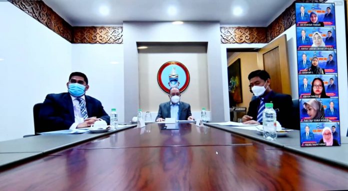 Hajiji bersama Ir. Shahlemey dan Azrul Ibrahim pada Sesi Libat Urus SMJ Bersama Ahli Parlimen Wanita Muda Sabah secara dalam talian.